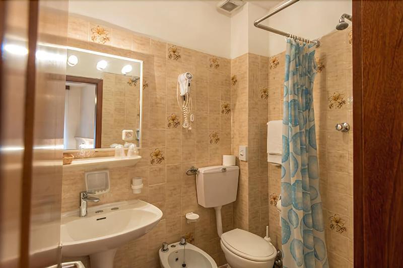 Albergo Antica Rosa Левико Терме Екстериор снимка