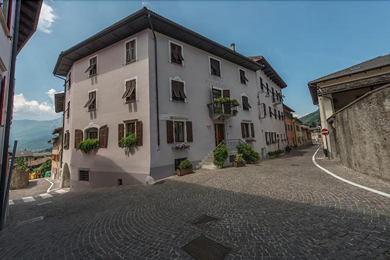 Albergo Antica Rosa Левико Терме Екстериор снимка