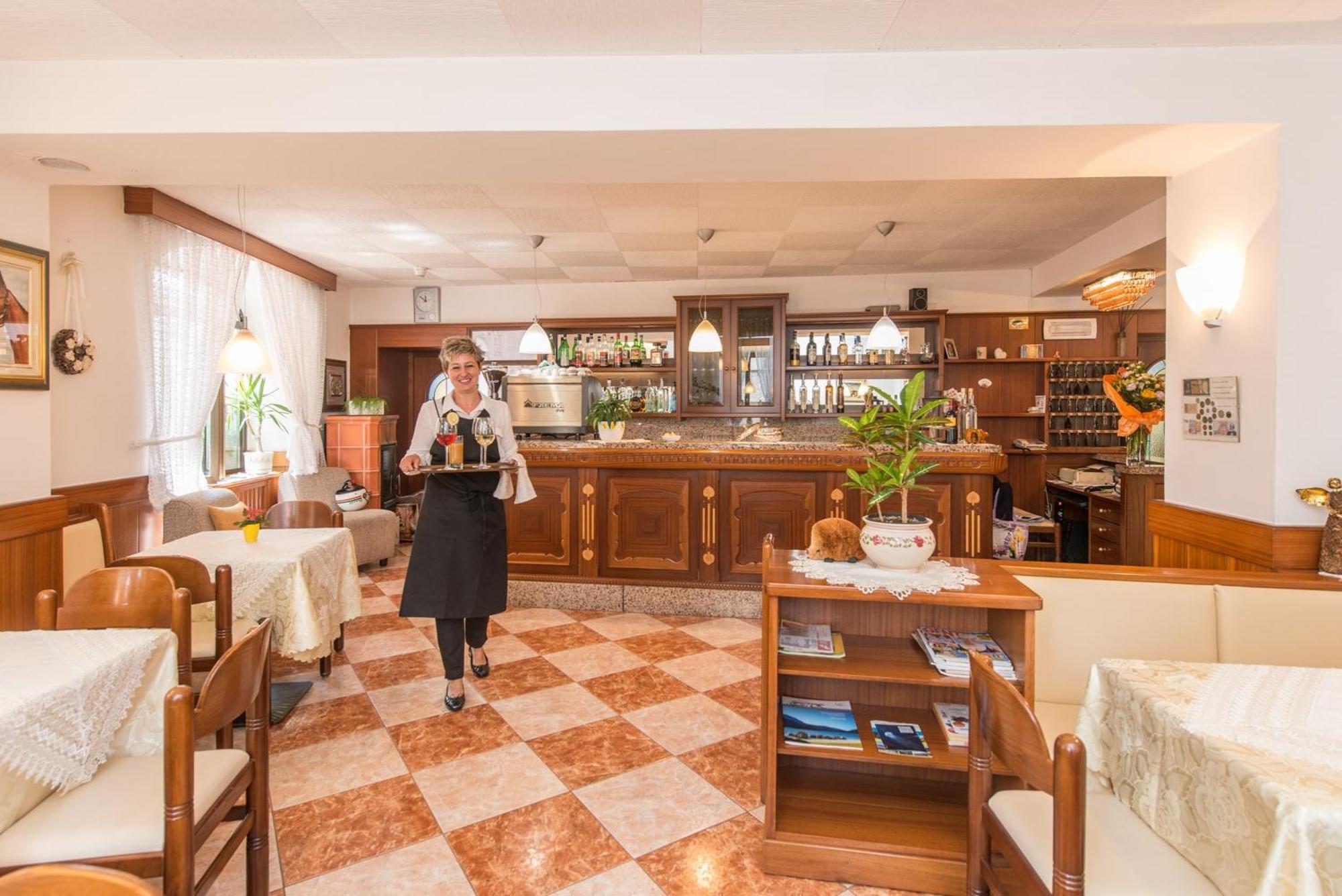Albergo Antica Rosa Левико Терме Екстериор снимка
